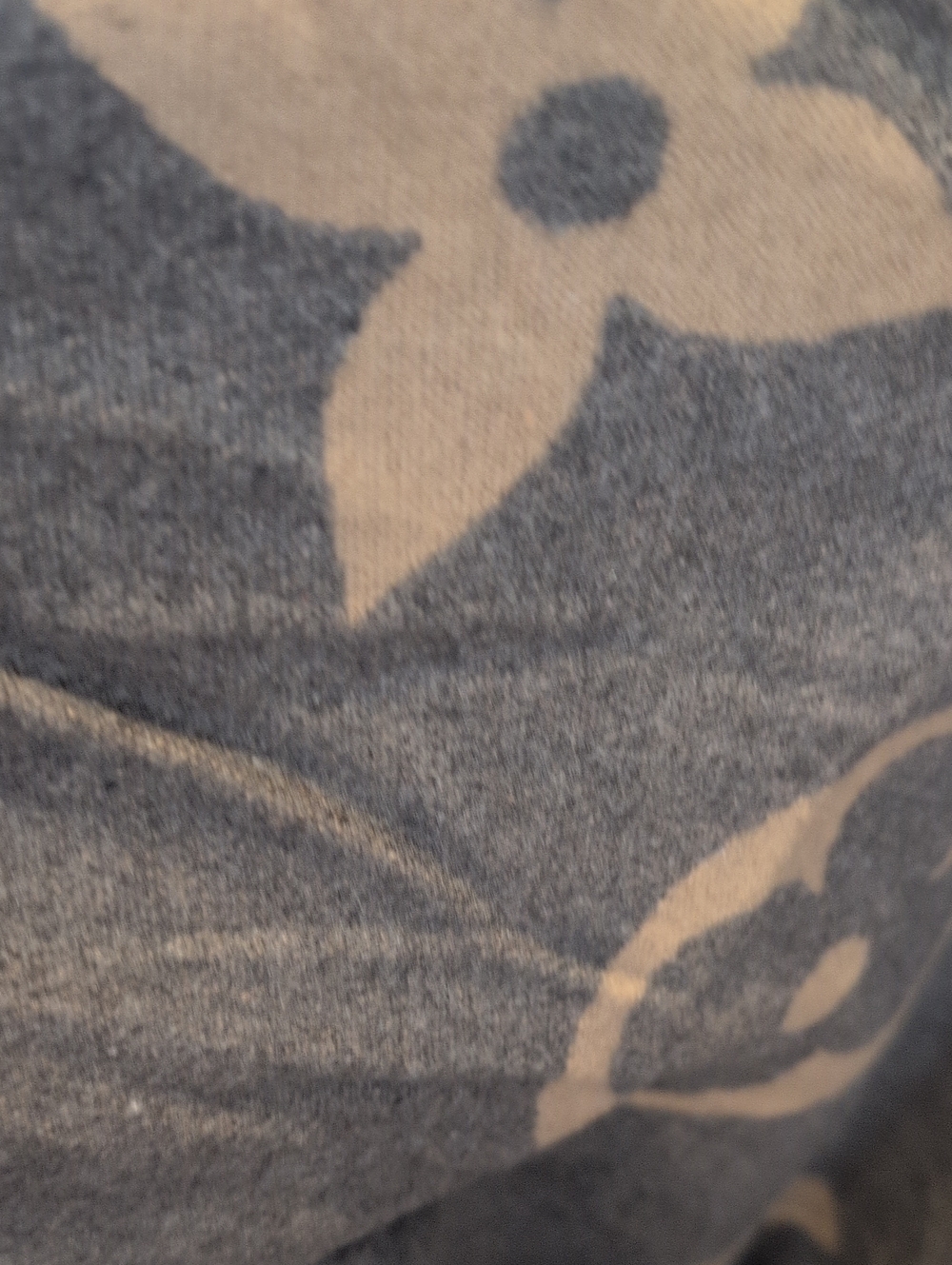Louis Vuitton Reversible Scarf - Picture 3 of 3